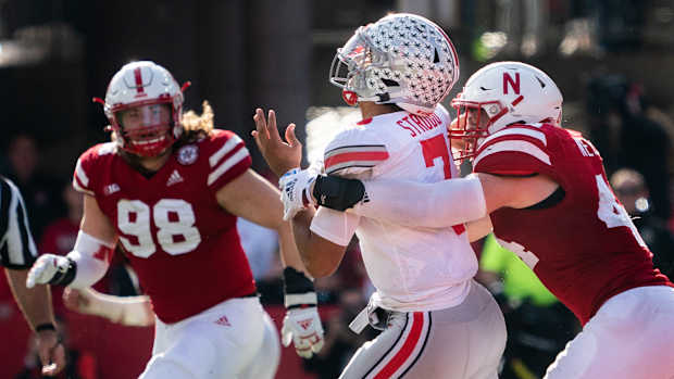 Garrett Nelson forced fumble vs C.J. Stroud 2021 Ohio State third quarter USATSI_17106955